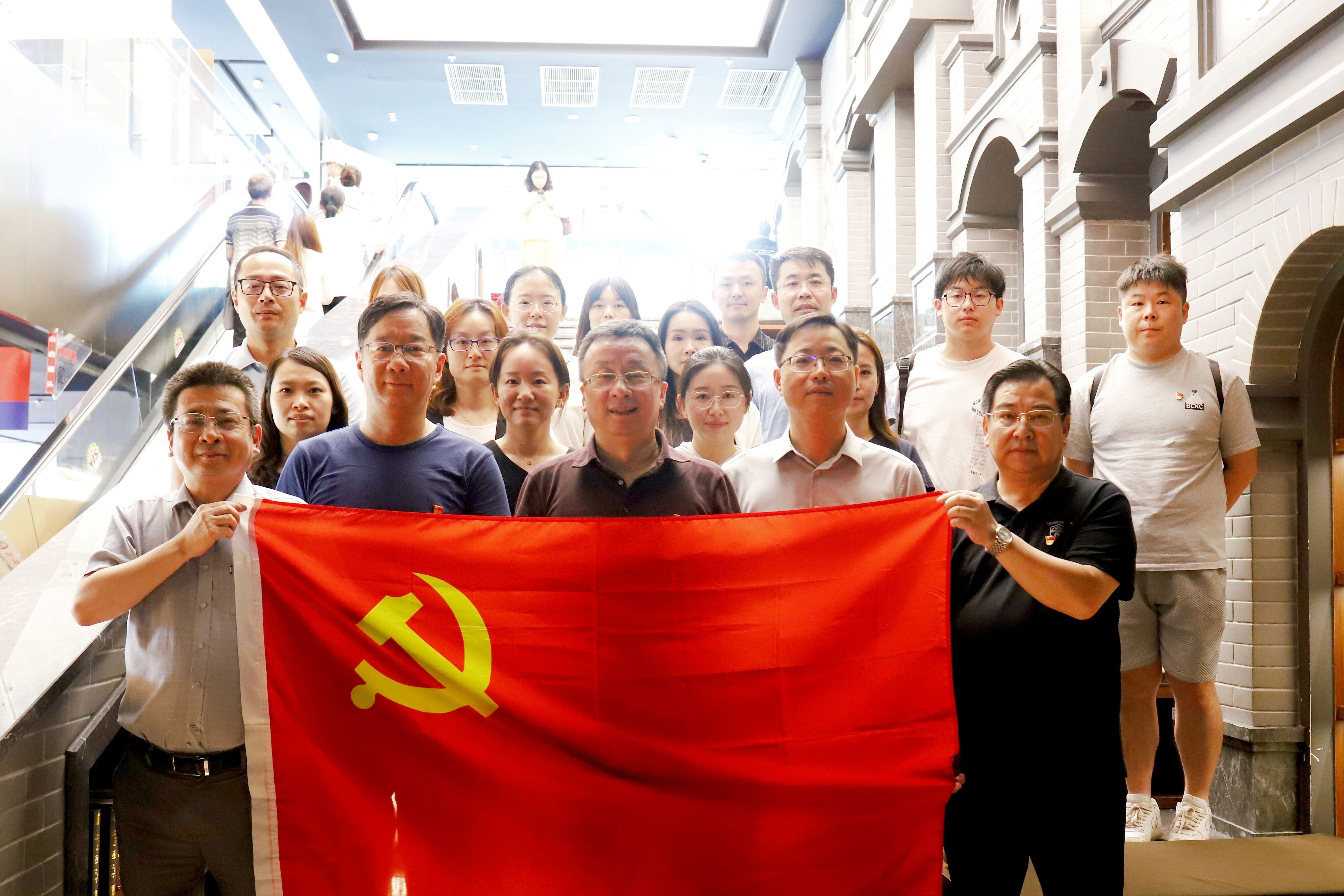 弘扬抗战精神 勇担奋进使命|公司党委组织开展电影党课主题党日活动